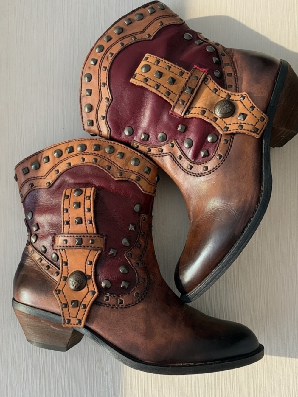 Vince Camuto Studded Leather Western Boots Size 7